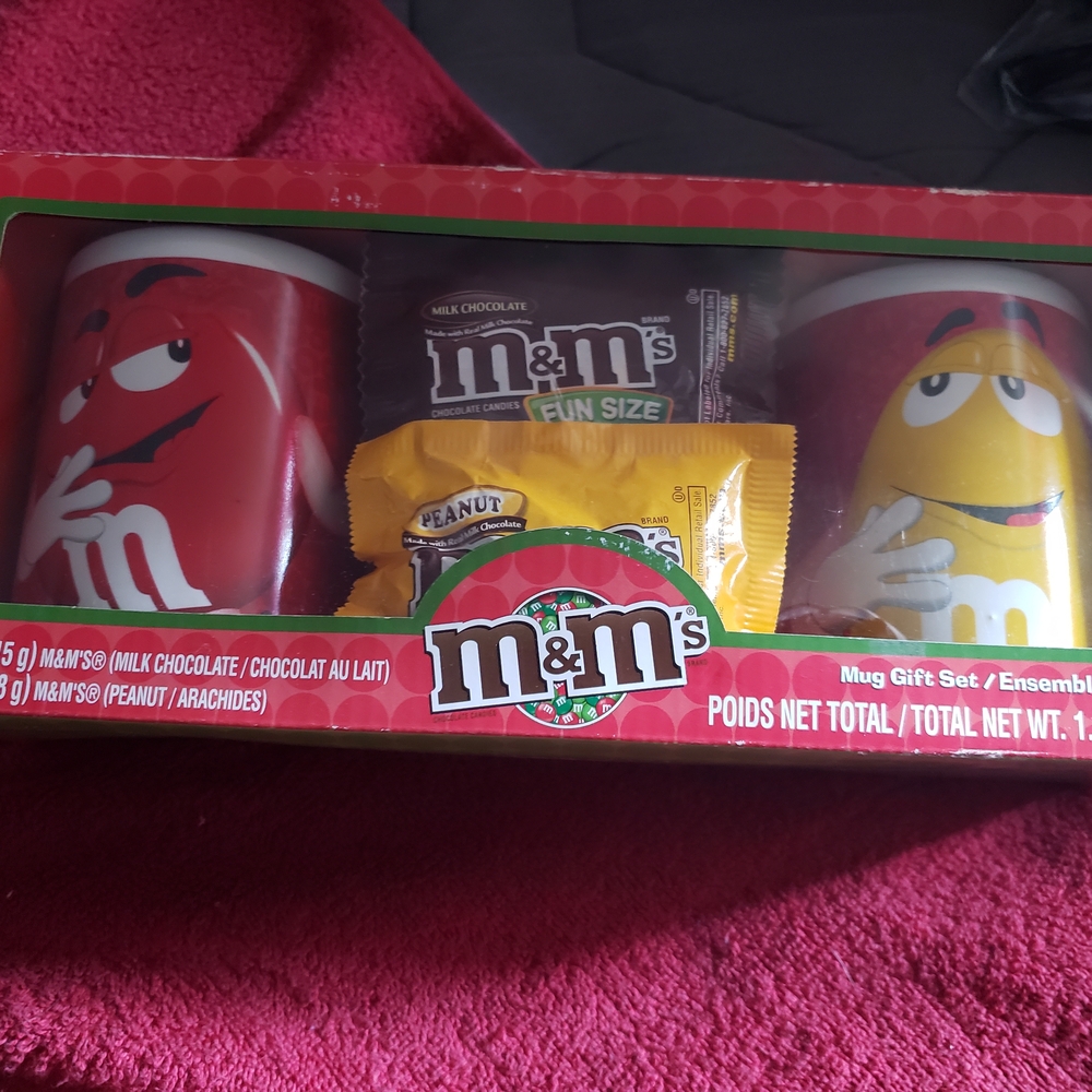 M&M'S Red and Yellow Mug Set with Candy